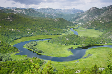 湖斯卡达尔国家公园 Crnojevica 河，黑山