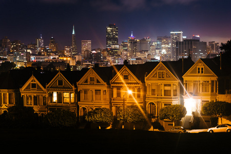 彩绘仕女和 San Francisco 夜景，从