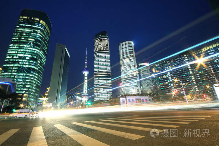 上海现代地标建筑背景车晚光