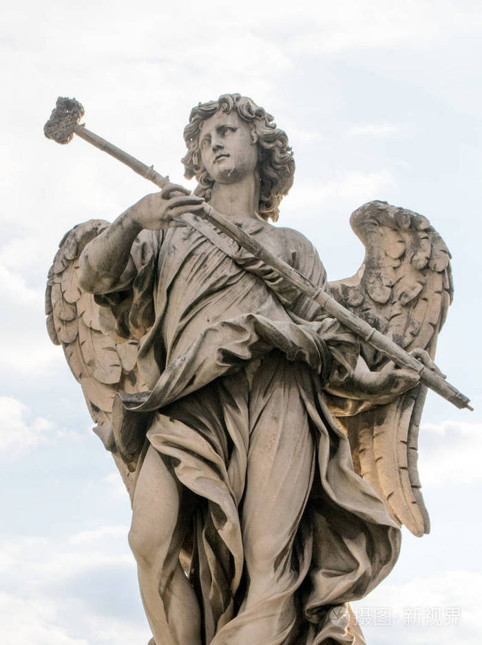 贝尔尼尼的大理石雕像的天使从圣天使桥在罗马,意大利