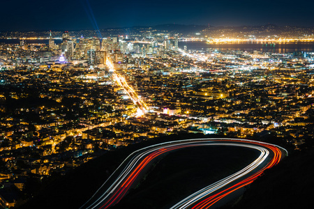 双子峰大道和夜景的 San Francisco，tw