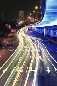 环形高架桥路彩虹光径夜景