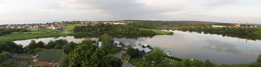 ptitsegradsky 池塘的全景。埃大