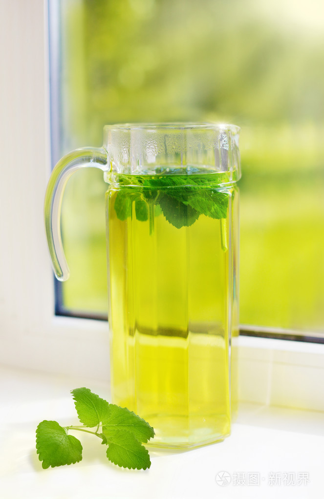 新鲜热薄荷茶
