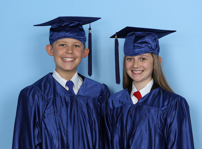 毕业生孩子照片