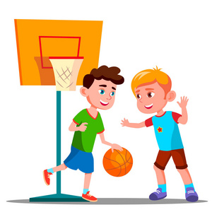 两个男孩在操场上打篮球矢量。夏季活动。孤立的插图