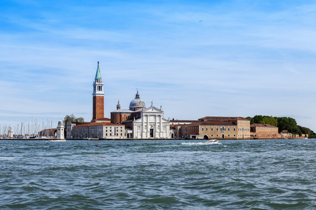 威尼斯，意大利2015 年 4 月 29 日。圣 Giorgio 岛和大教堂的视图。威尼斯泻湖