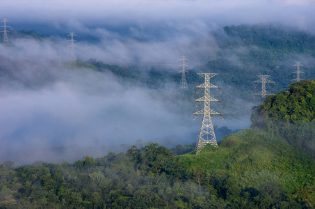 高压输电塔在雾山湄卫生部南邦
