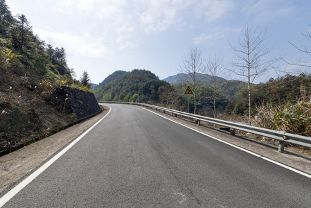 蜿蜒的公路道路