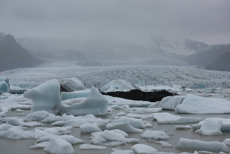 冰山在冰岛冰川湖的风景图片
