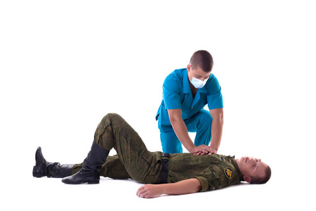 自救器使士兵的急救照片