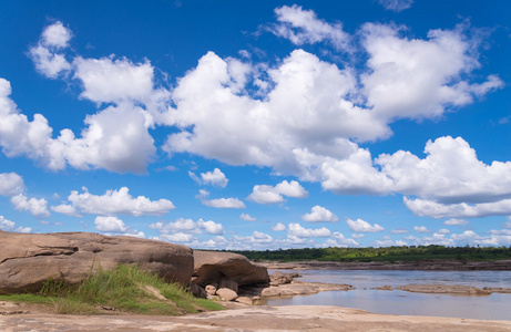 大峡谷惊人的岩石在湄公河流域，Ubonratchathani Th