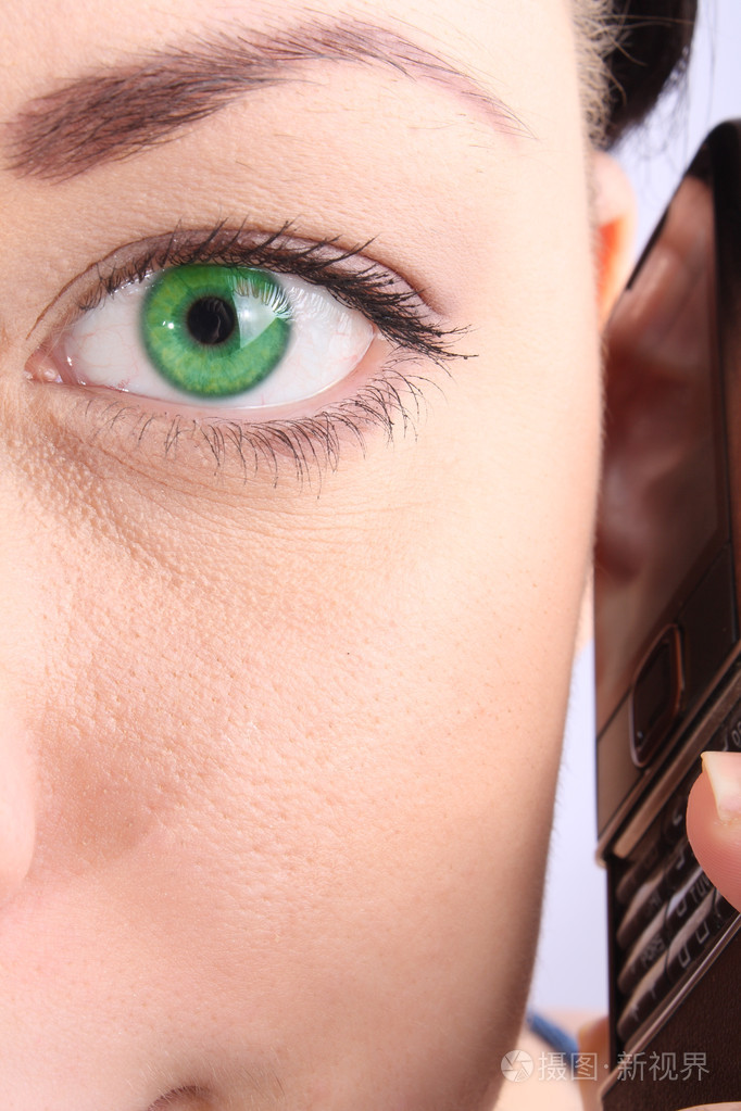 美丽的绿眼睛关闭
