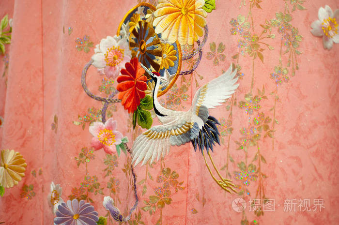 日本鹤图案在日本传统服饰上的应用.通常有这种图案的衣服叫和服