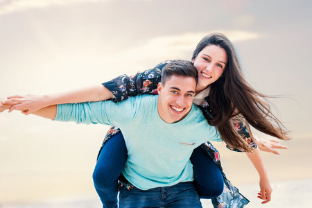 人类的亲密关系图片