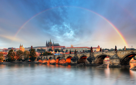彩虹在捷克共和国布拉格城堡