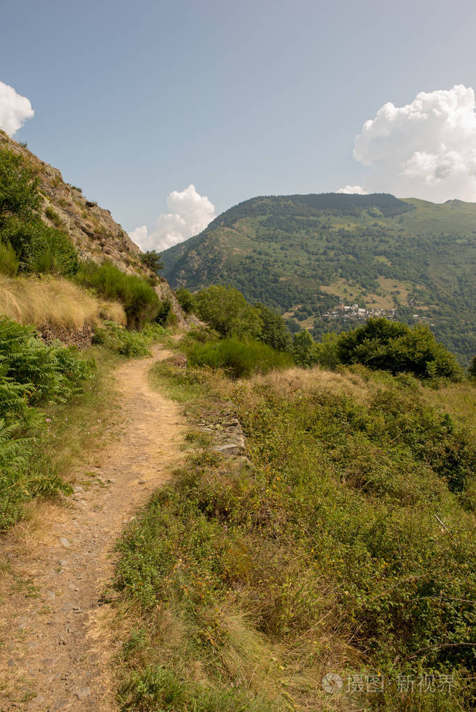西班牙嫂子山谷中的山路