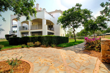 美丽园景花园西班牙度假公寓大楼广角拍摄照片