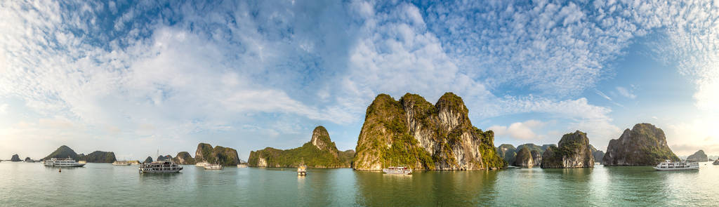 世界自然遗产全景, 越南的哈龙湾, 夏季的一天