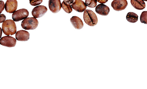 在白色背景上孤立的咖啡豆