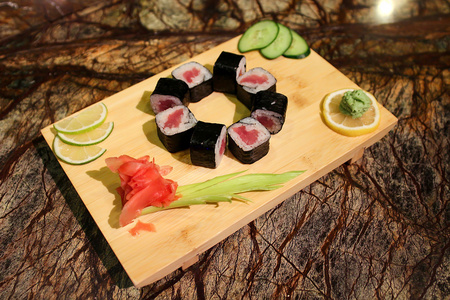 美味的特卡 maki 寿司卷