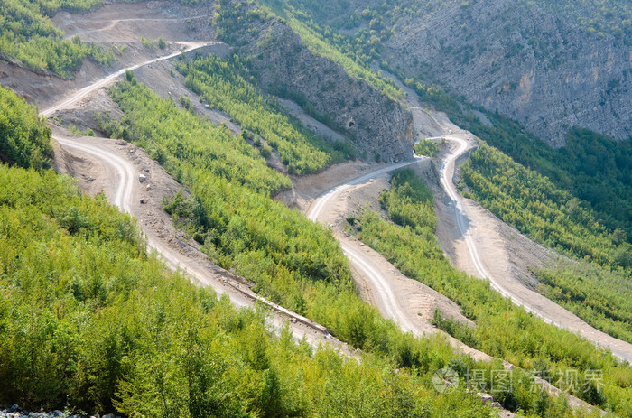 曲折的道路在阿尔巴尼亚山