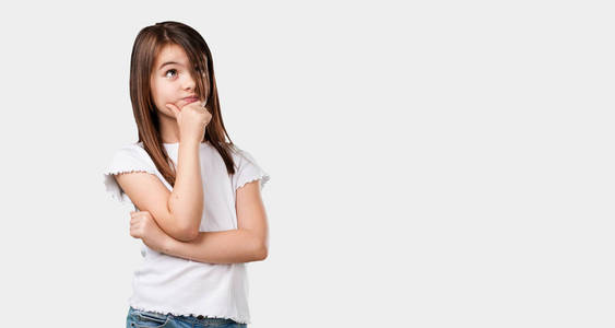 疑问小女孩图片-疑问小女孩素材-疑问小女孩插画-摄图新视界