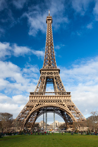 在法国巴黎的埃菲尔铁塔
