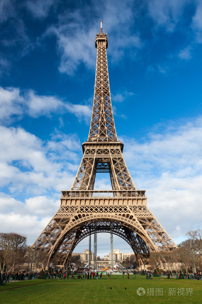 在法国巴黎的埃菲尔铁塔
