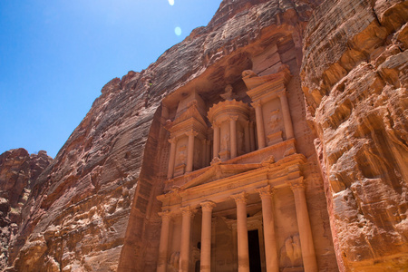 艾尔卡兹尼神殿在 petra，约旦