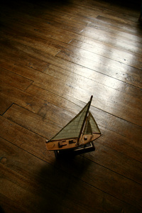 木船玩具上镶木地板