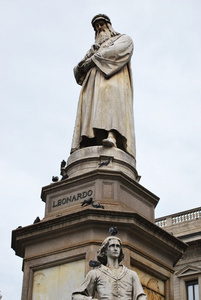 达  芬奇的雕像