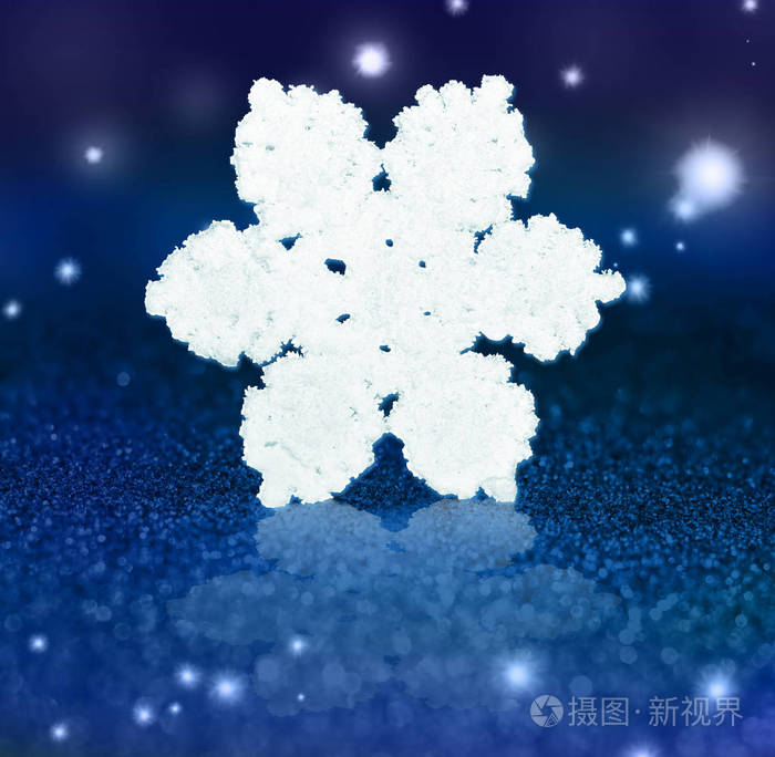 蓝色背景与雪片圣诞节新年