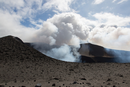 伊苏尔火山的视图