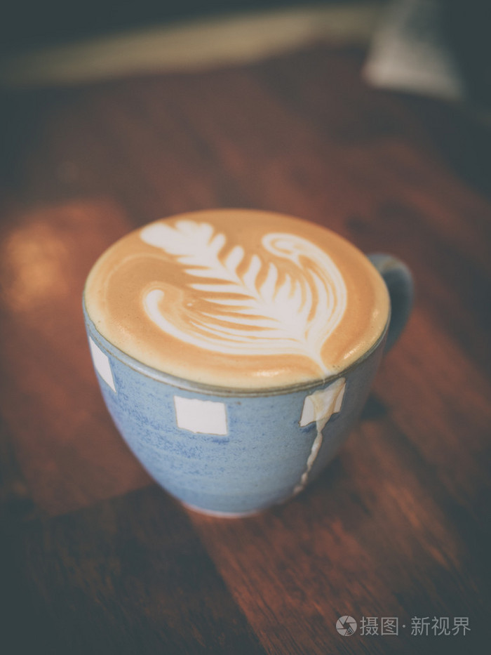 在咖啡店的咖啡拿铁艺术