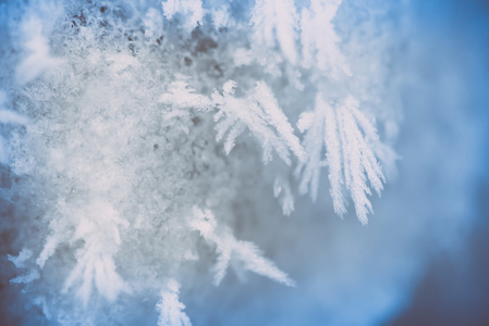 雪花和冰水晶特写。复古复古宝丽来效果