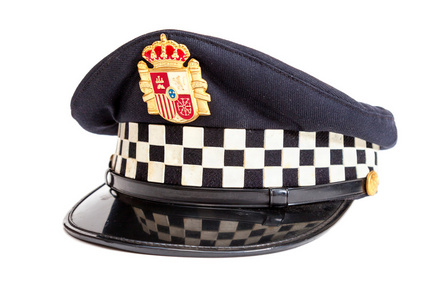 西班牙警察在白色背景上的尖顶的帽