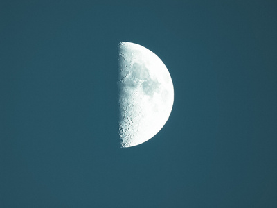 第一季度的月亮图片