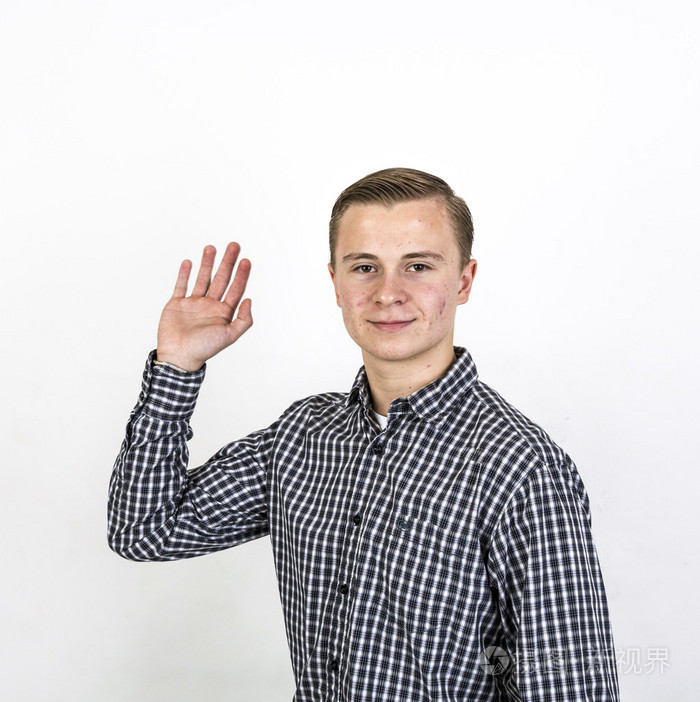 男孩用他的双手迎接