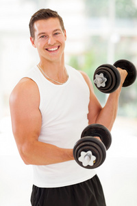 男人在运动图片