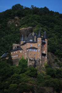 德国莱茵河谷一座山上的城堡