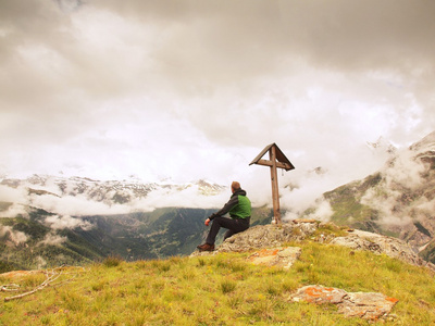 高峰和低谷图片