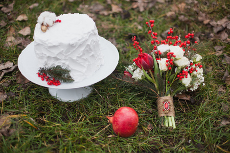 婚礼蛋糕与花束