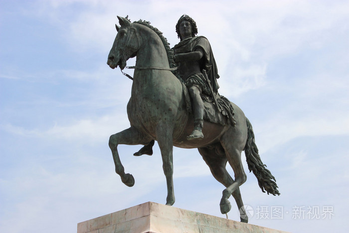 国王 Louis 十四骑马雕像