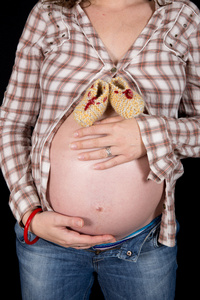 怀孕女人的腹部