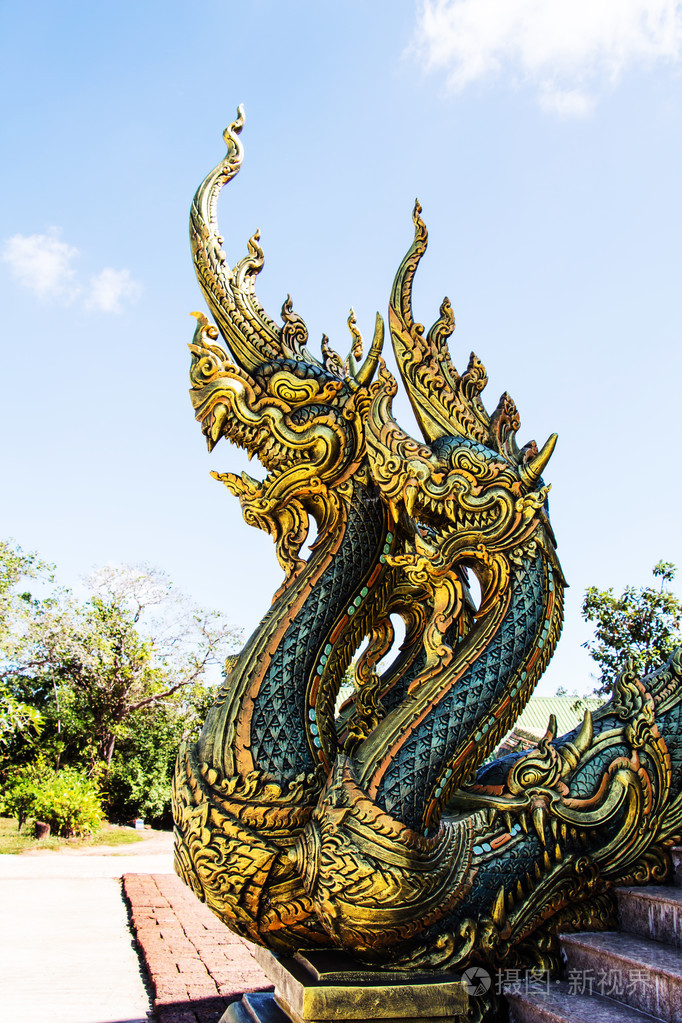 娜迦蛇守卫泰国寺庙入口