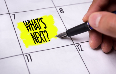 下一步是什么?在概念的图像上照片