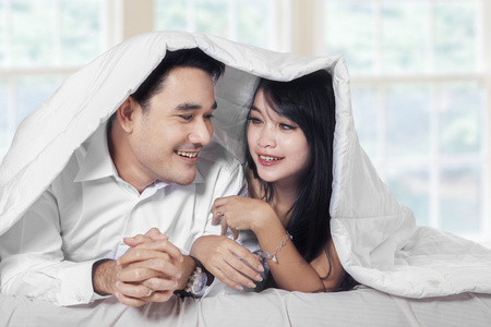 床上享受图片