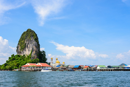 在夏天的 Koh Panyee 或 Punyi 岛