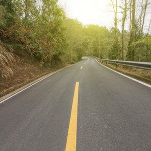 蜿蜒的道路背景中国